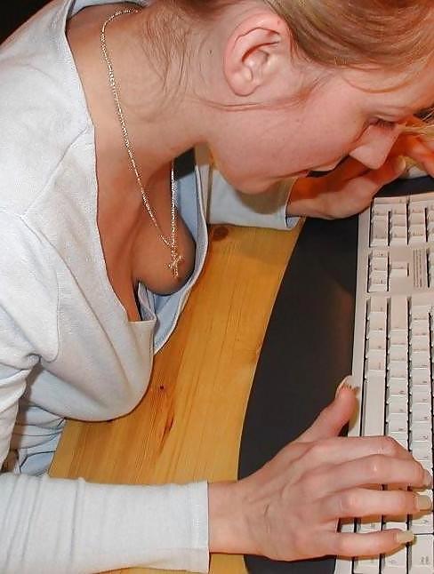 25P Les salopes (downblouse , flashing )