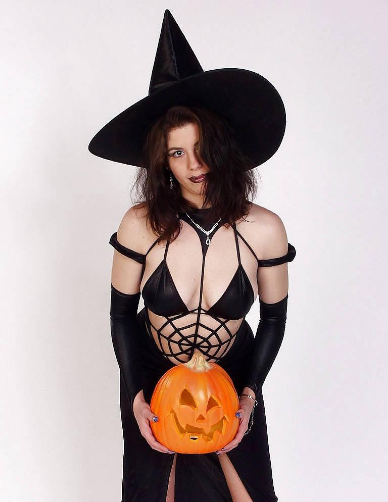 25P Halloween Sluts