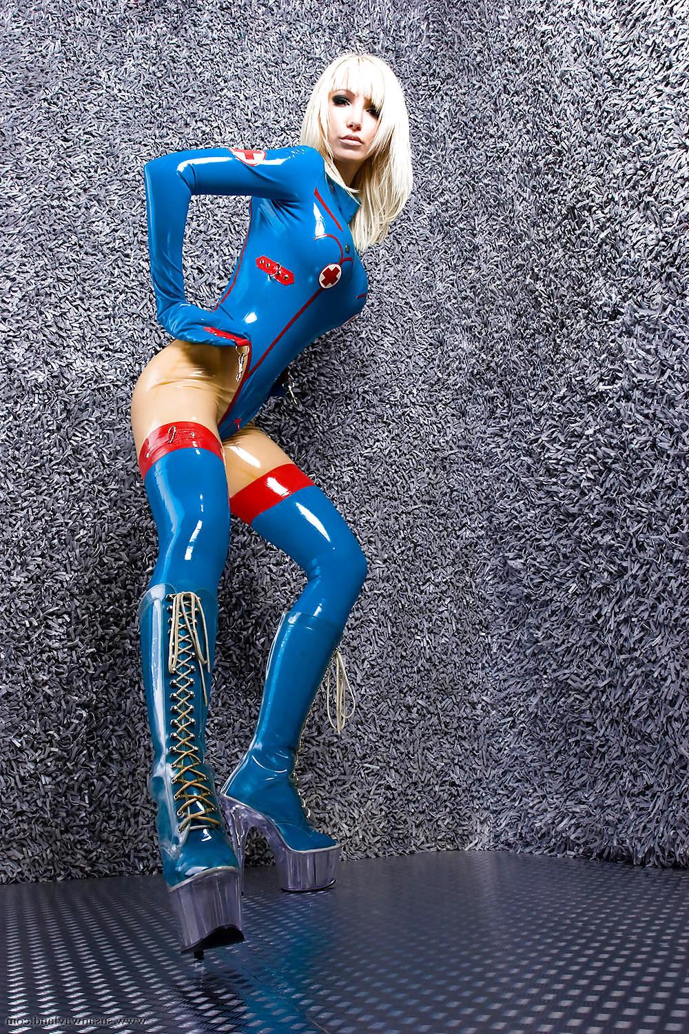 23P Amazing Latex Woman 2