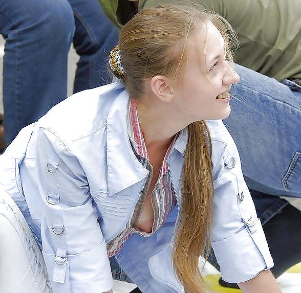 10P Downblouse boobs 1