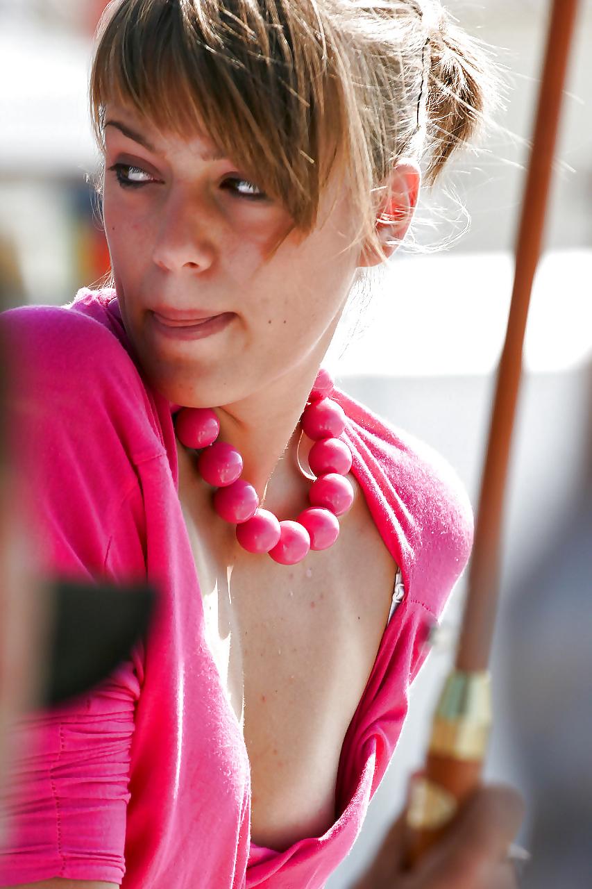 10P Downblouse boobs 1
