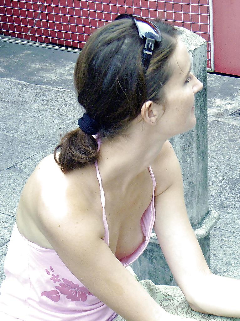 10P Downblouse boobs 1
