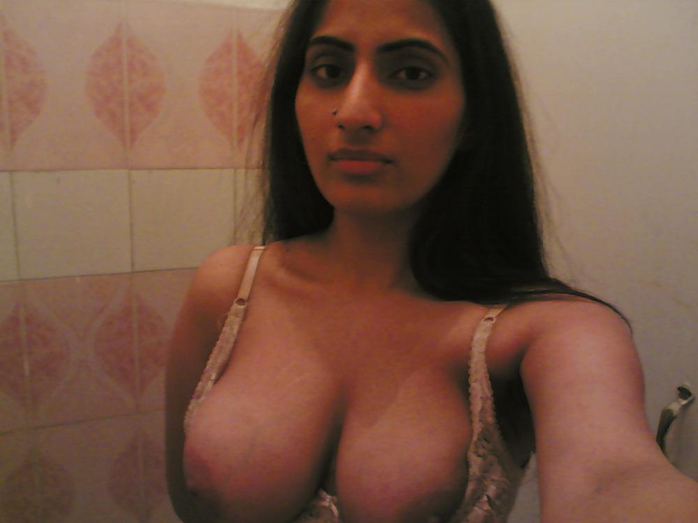 19P Desi Paki Indian Hijab Girl