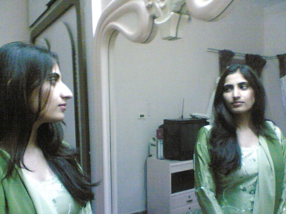 19P Desi Paki Indian Hijab Girl