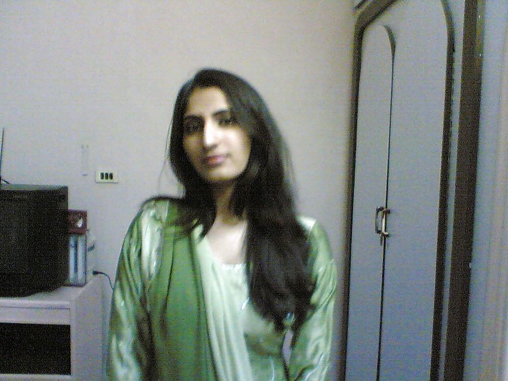 19P Desi Paki Indian Hijab Girl