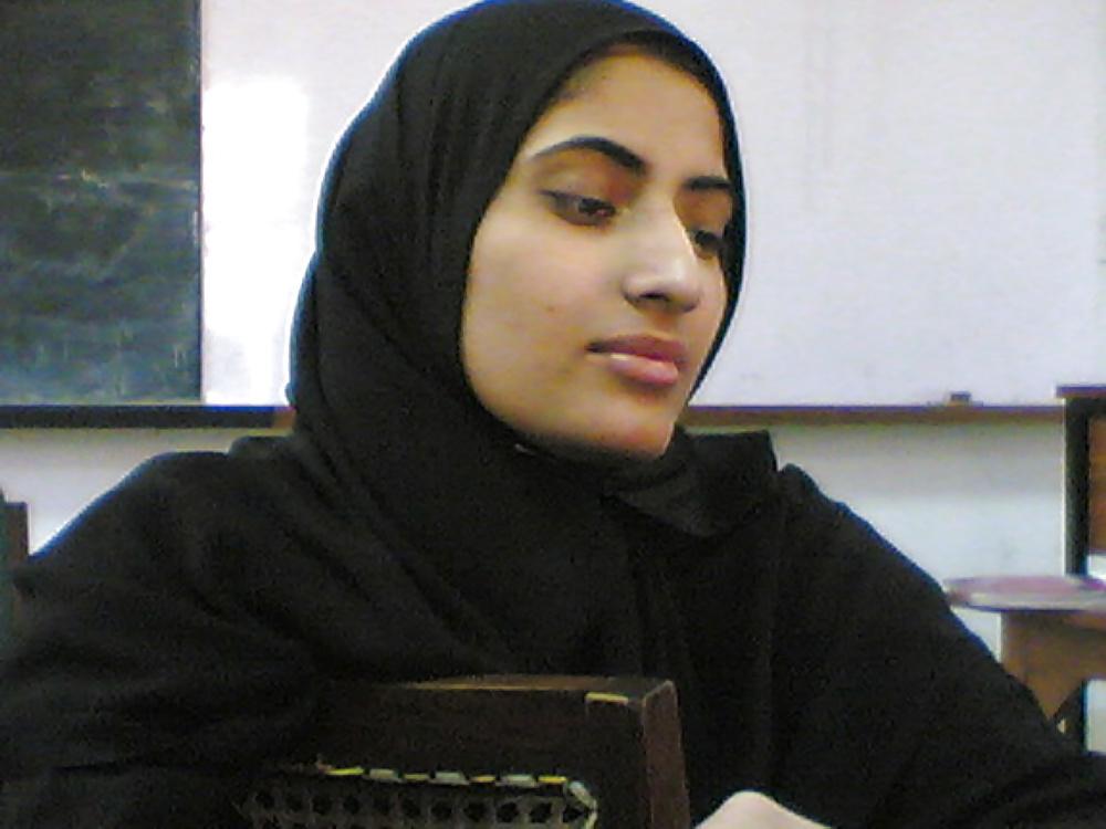 19P Desi Paki Indian Hijab Girl