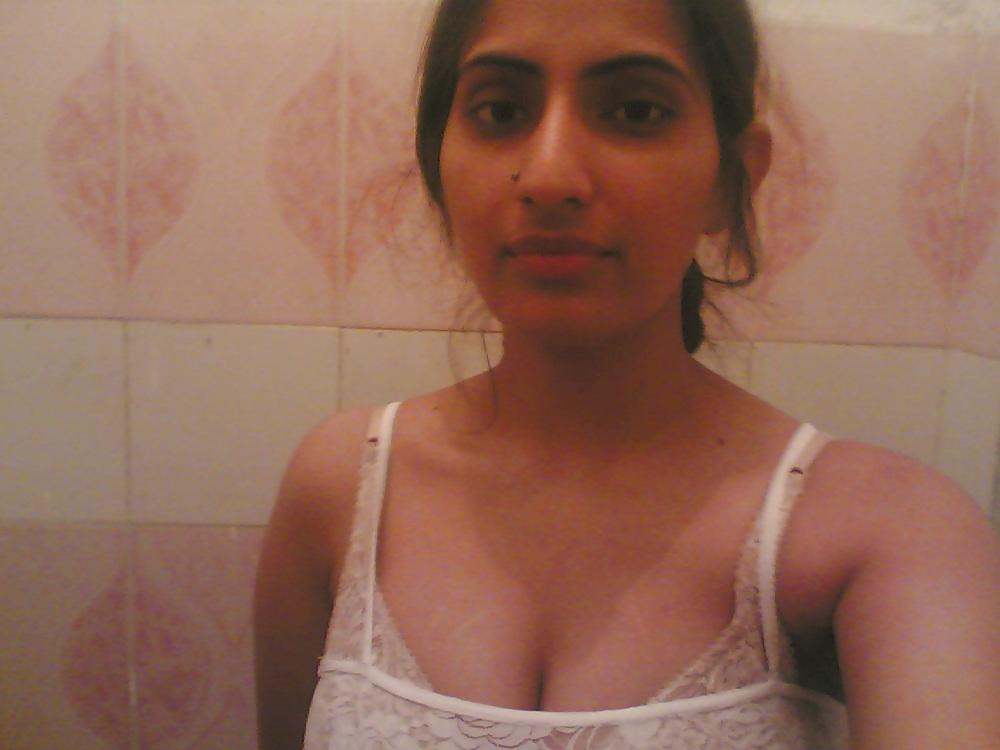 19P Desi Paki Indian Hijab Girl