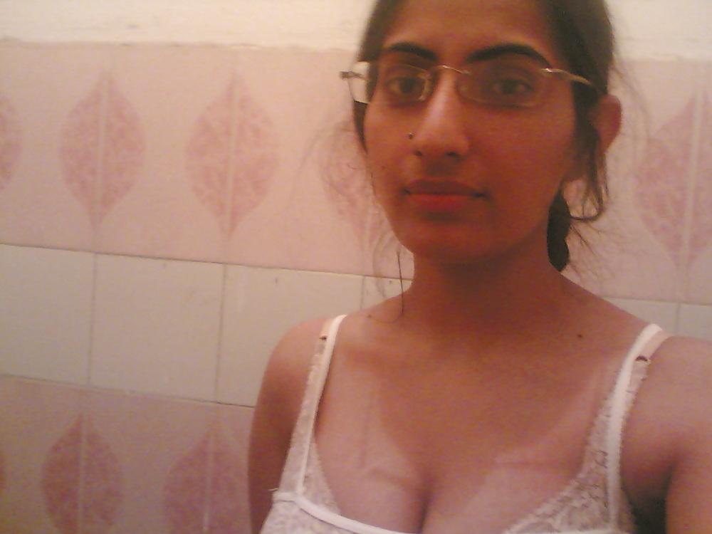 19P Desi Paki Indian Hijab Girl
