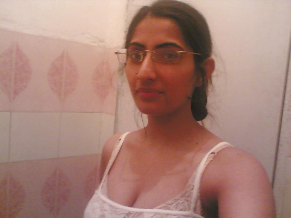 19P Desi Paki Indian Hijab Girl