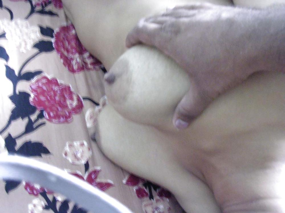 13P Married woman boobs show
