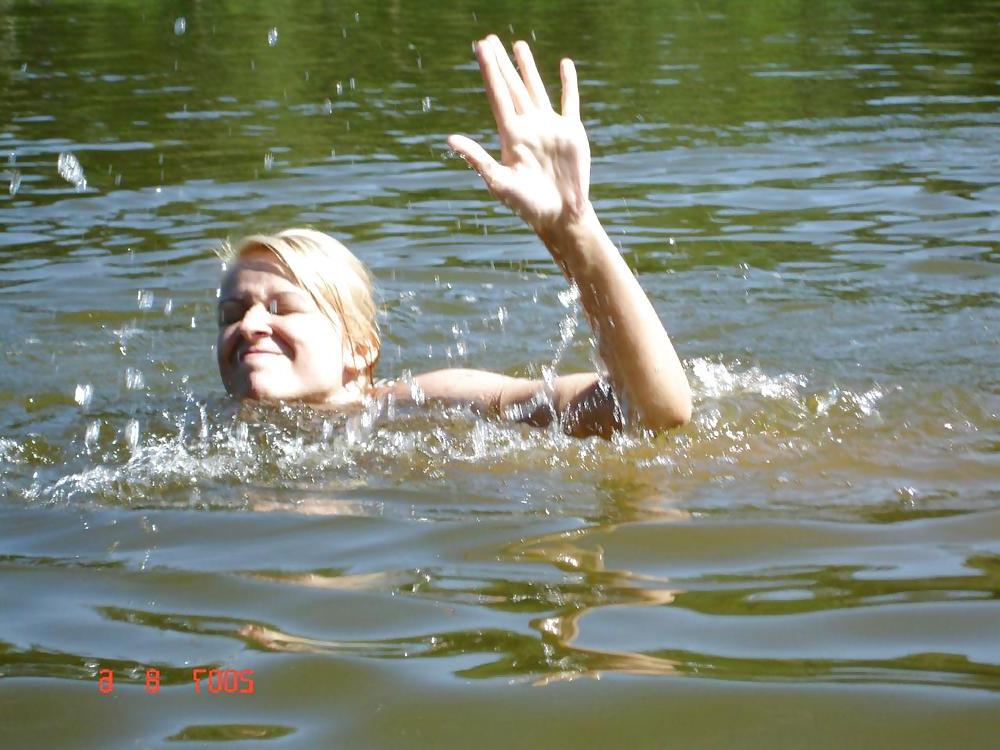 25P AMAZING BLONDE ON VACATION