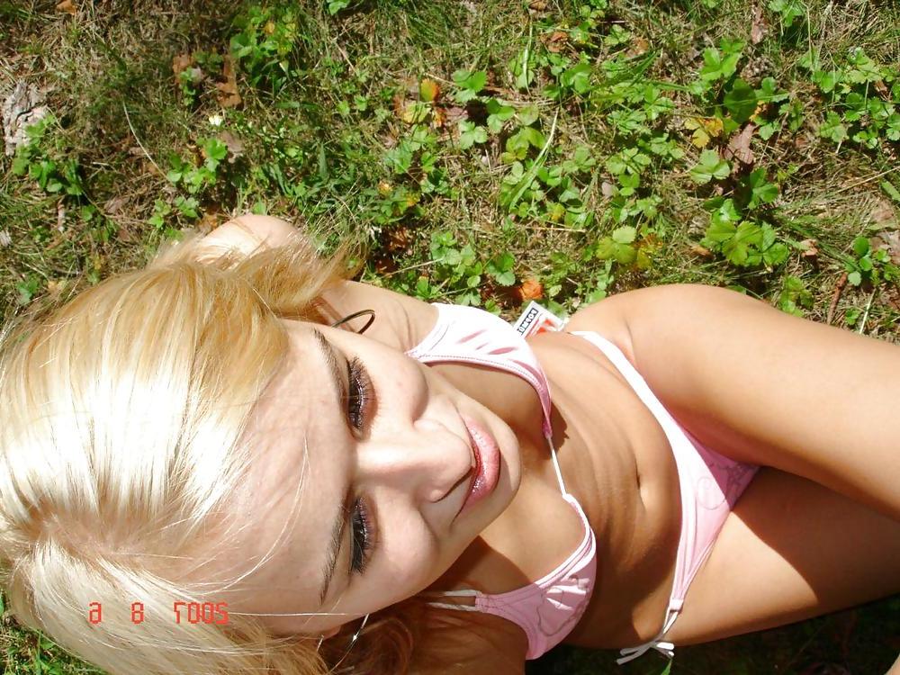 25P AMAZING BLONDE ON VACATION
