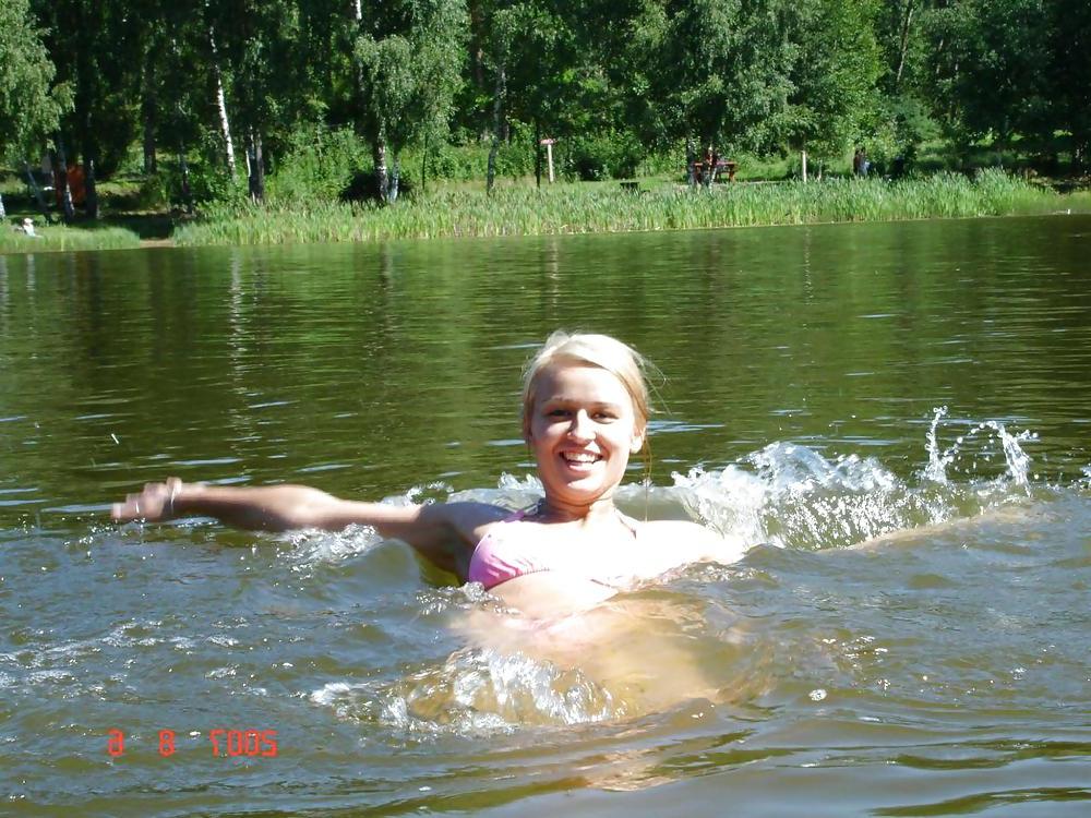 25P AMAZING BLONDE ON VACATION