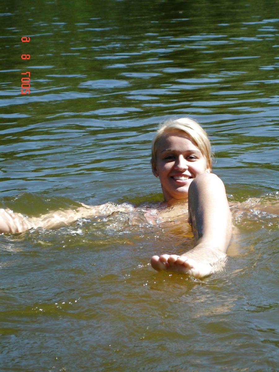 25P AMAZING BLONDE ON VACATION