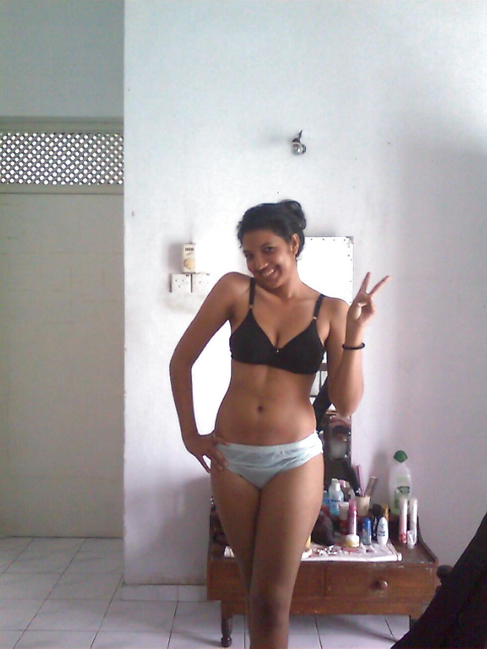 25P SL Girl Self Photo Shoot