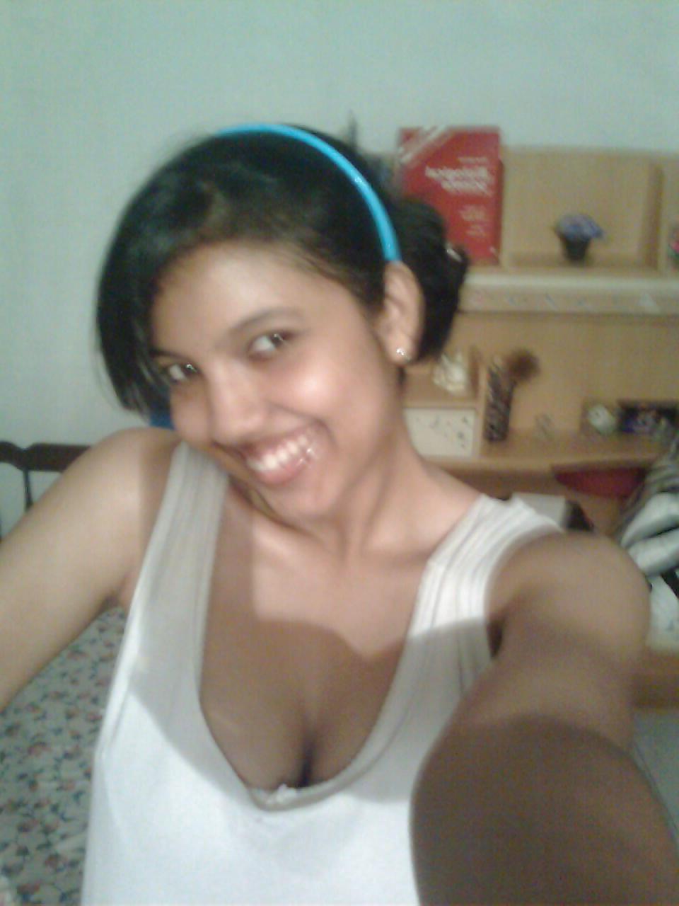 25P SL Girl Self Photo Shoot