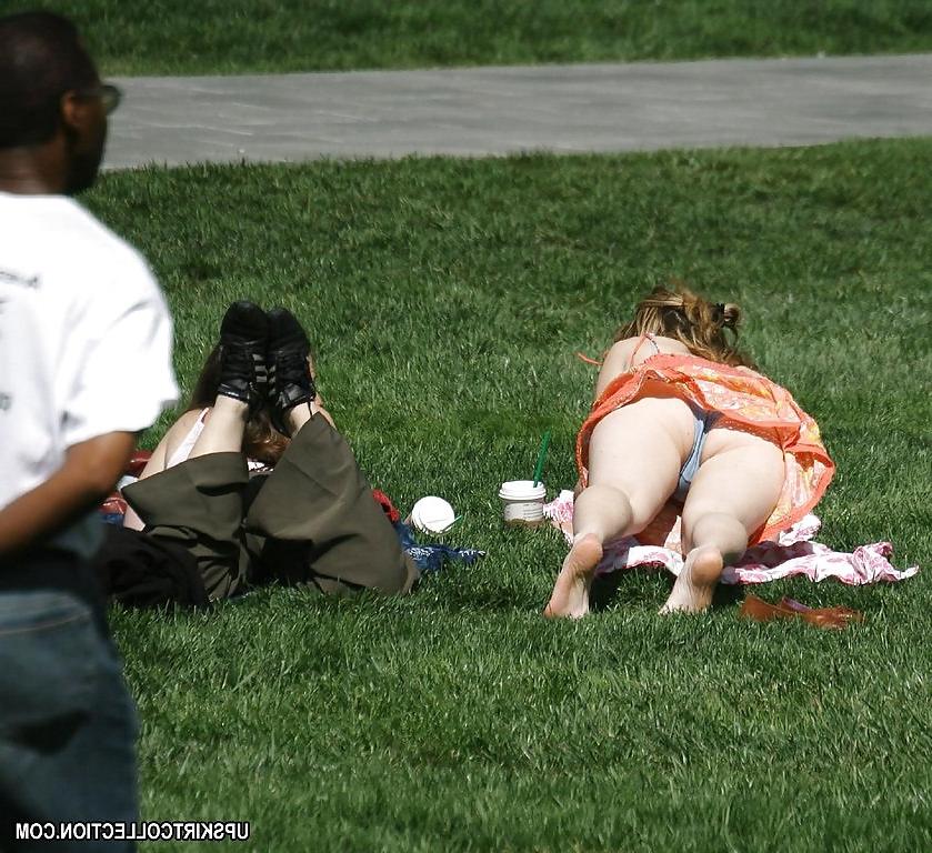25P Upskirt & Downblouse