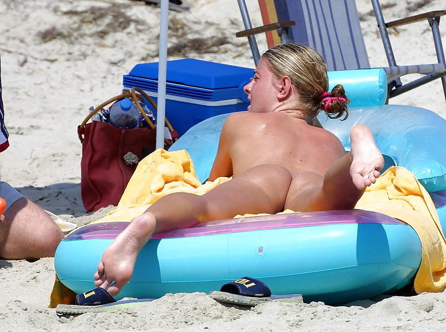 20P Beach girls 04