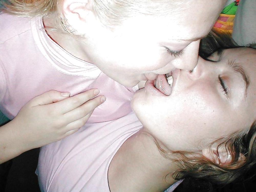 25P Lesbian Photos Hot Girl on Girl