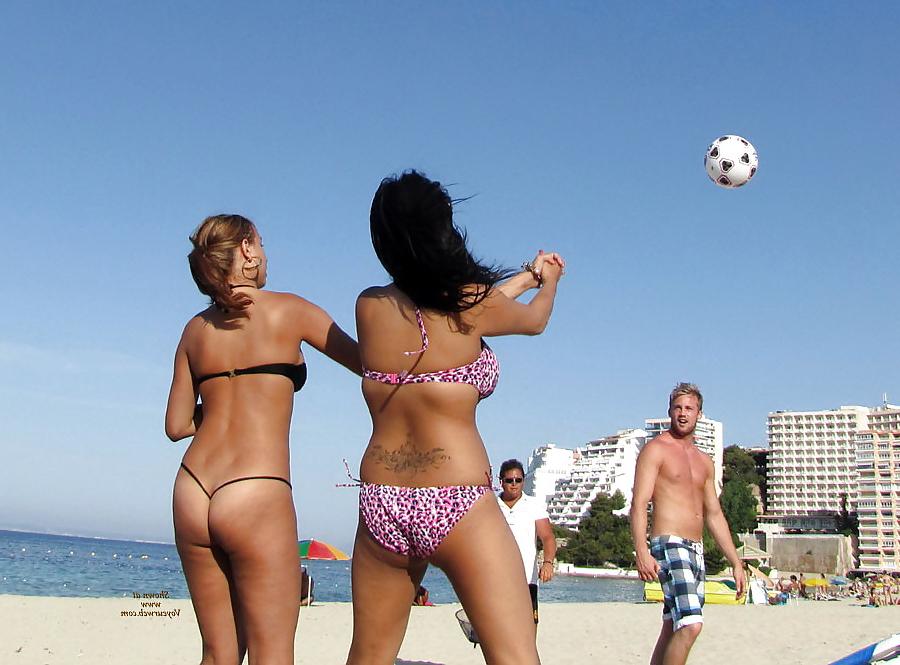 14P Beach girls 12