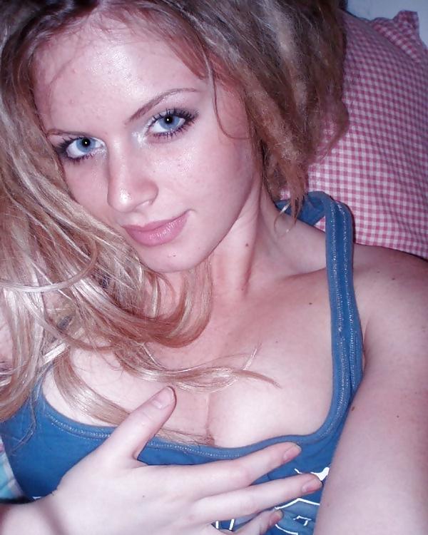 8P Blue eyed blonde HAWT !!