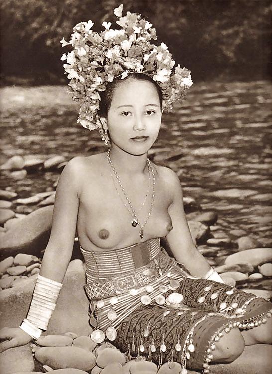15P The Beauty of Vintage Indonesia