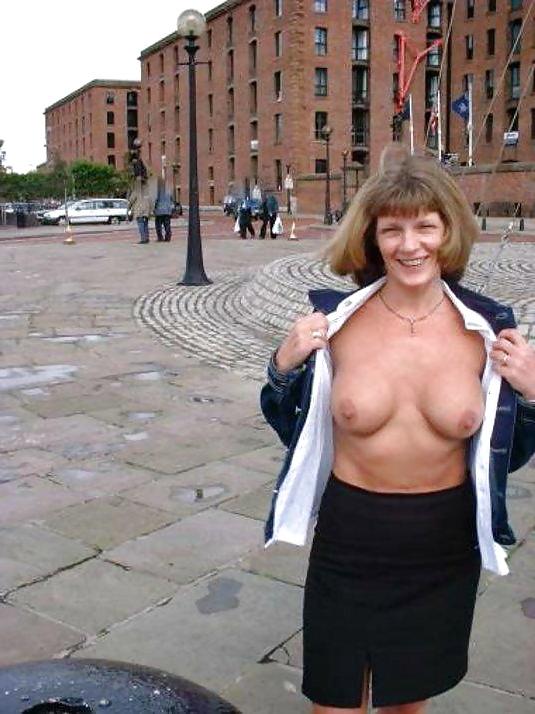 24P Amateur and MILFS Flashing 14