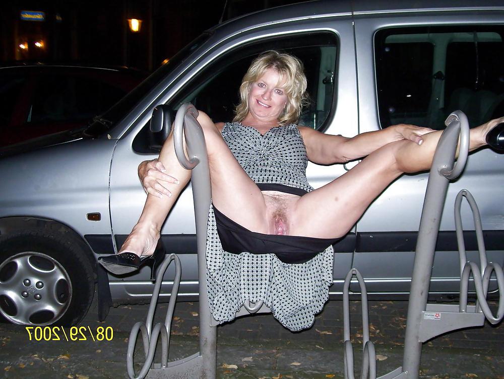 24P Amateur and MILFS Flashing 14