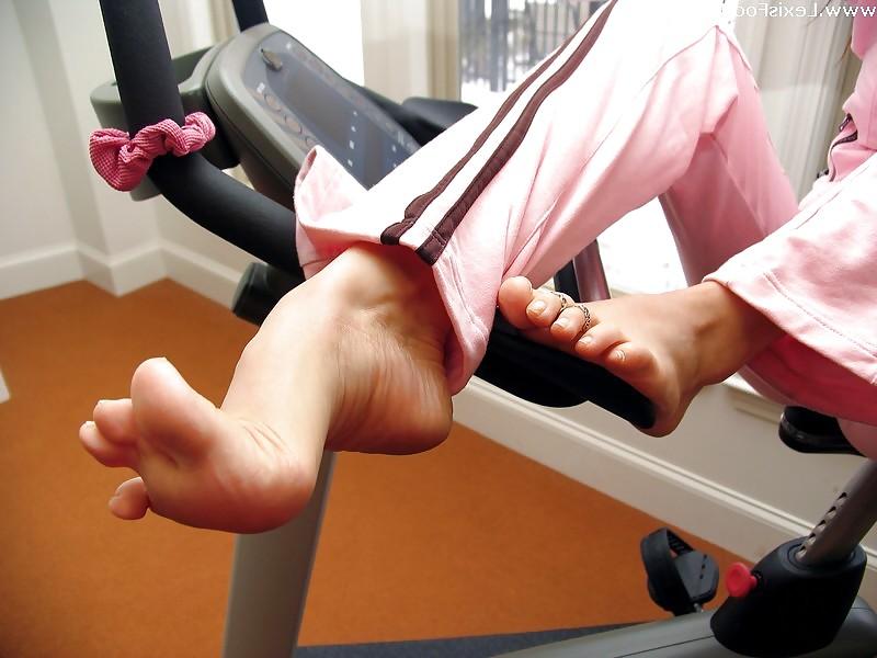 25P Foot fetish gallery 12