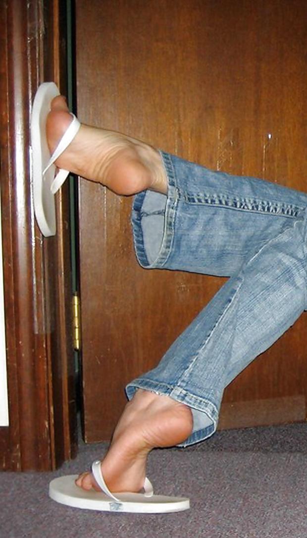 25P Foot fetish gallery 12