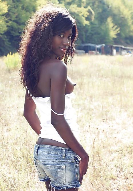 14P Sara - Ebony beauty
