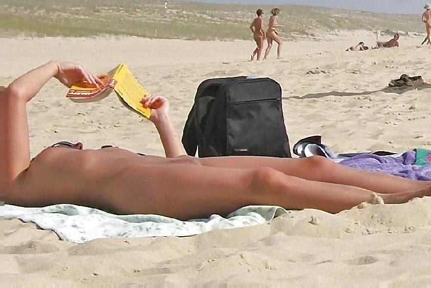 25P Young and old nudists