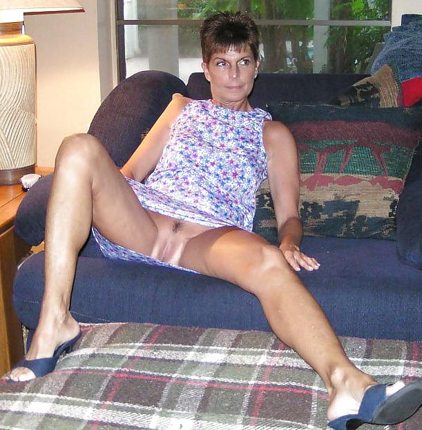16P Mature loves to show young guys IV