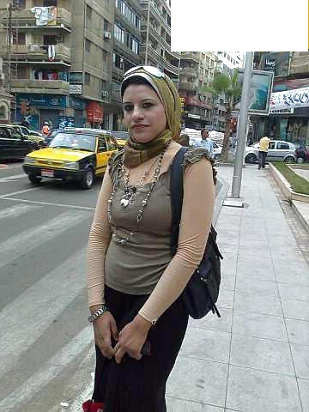 8P Arab woman showing tits