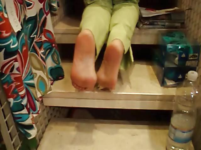 25P Devine Naked Soles for sniff and lick!!!