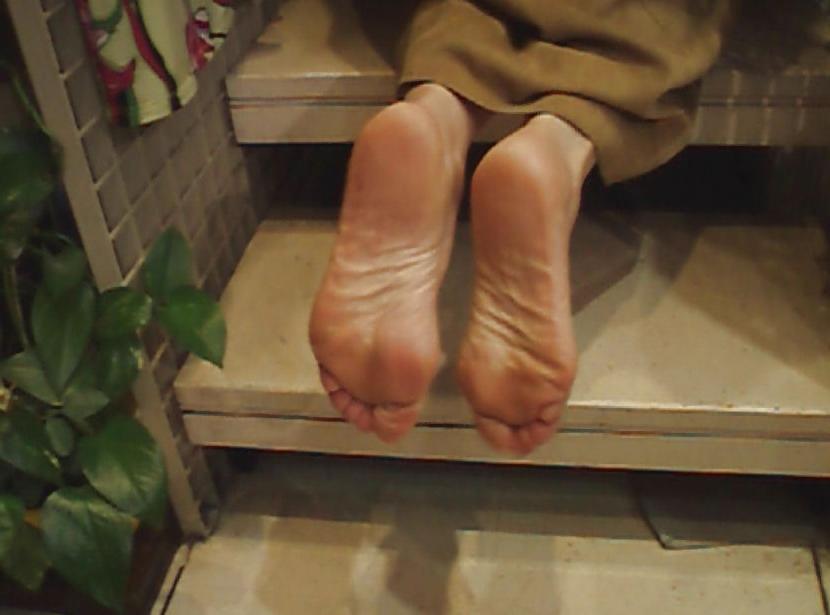25P Devine Naked Soles for sniff and lick!!!