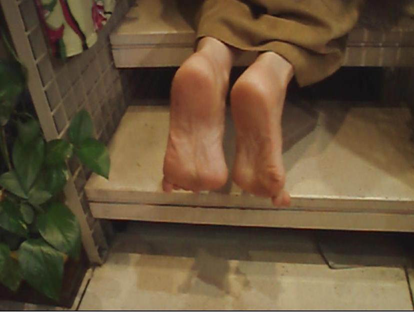 25P Devine Naked Soles for sniff and lick!!!