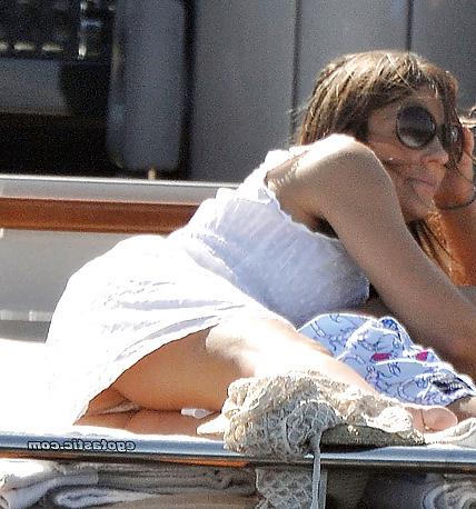 20P Celeb upskirt 2