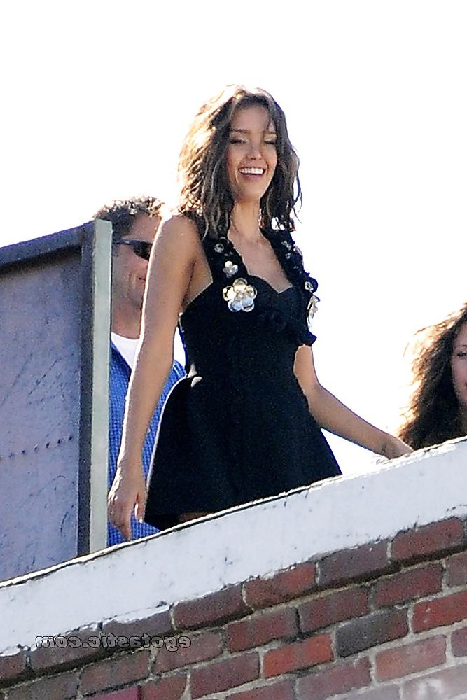20P Celeb upskirt 2