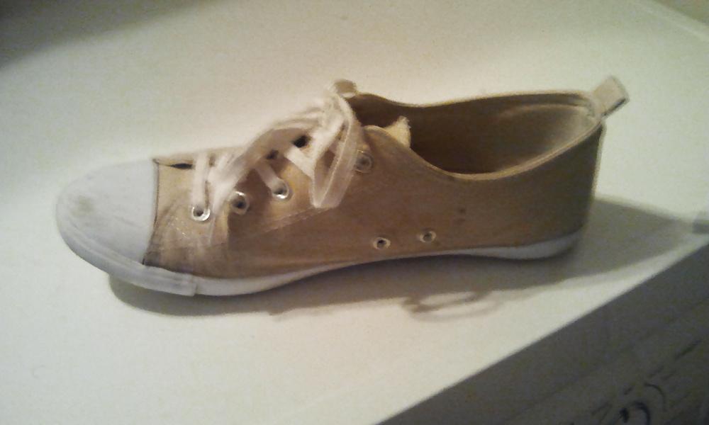 9P In die Schuhe der Nachbarin wichsen