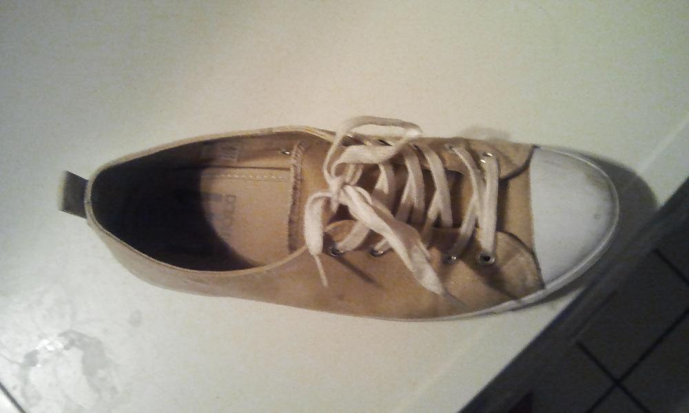 9P In die Schuhe der Nachbarin wichsen