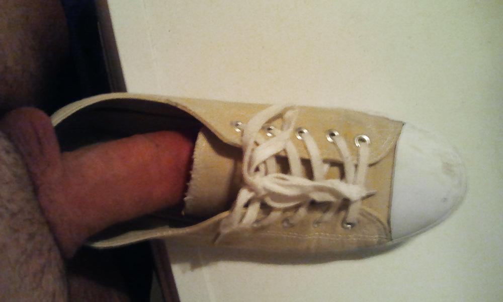 9P In die Schuhe der Nachbarin wichsen