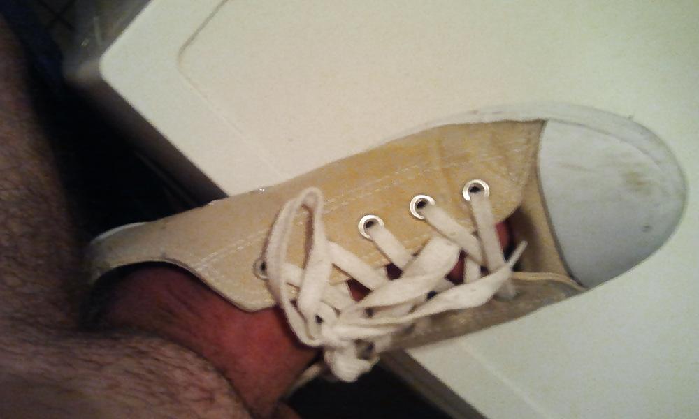 9P In die Schuhe der Nachbarin wichsen