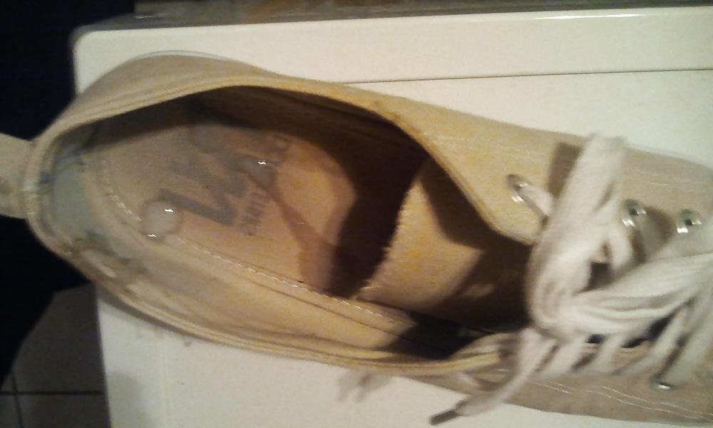 9P In die Schuhe der Nachbarin wichsen