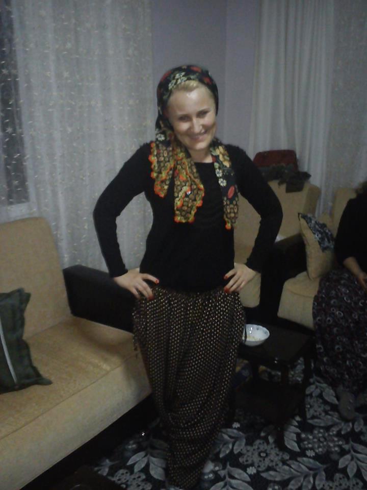 11P Turkish woman: Dilara