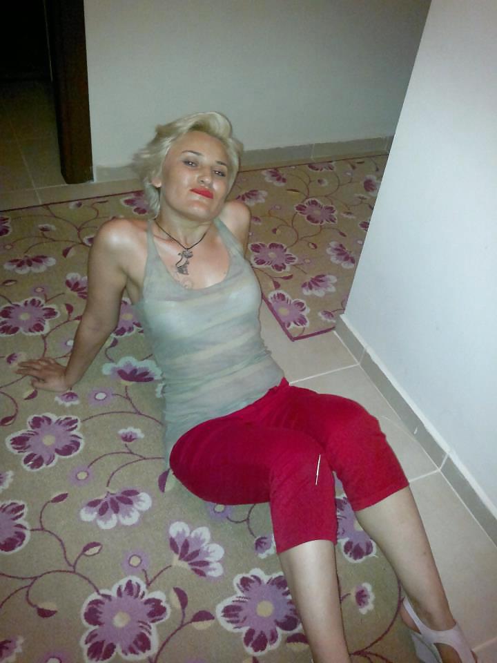 11P Turkish woman: Dilara