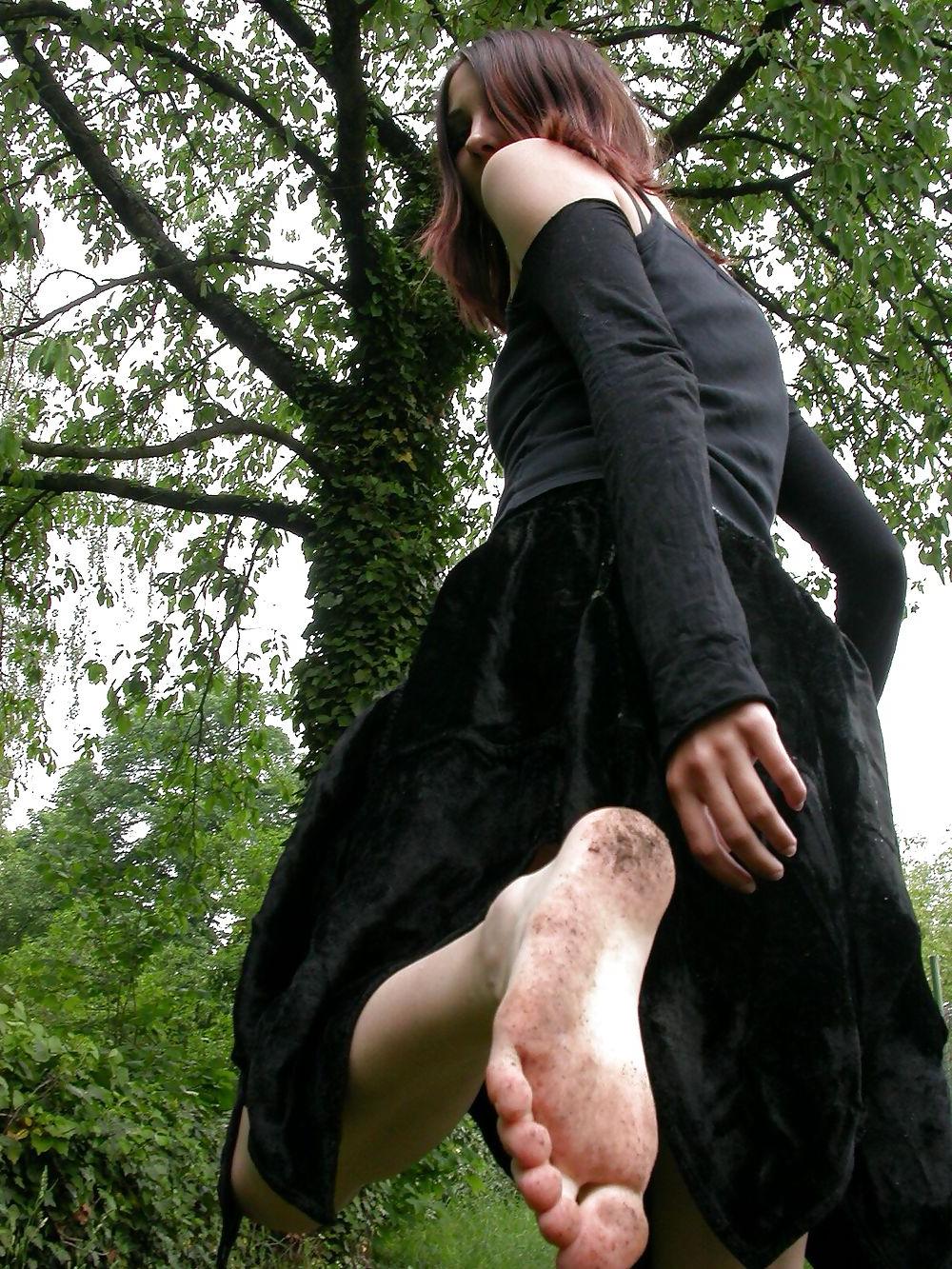 25P Gothic Foot Queen - Ylva