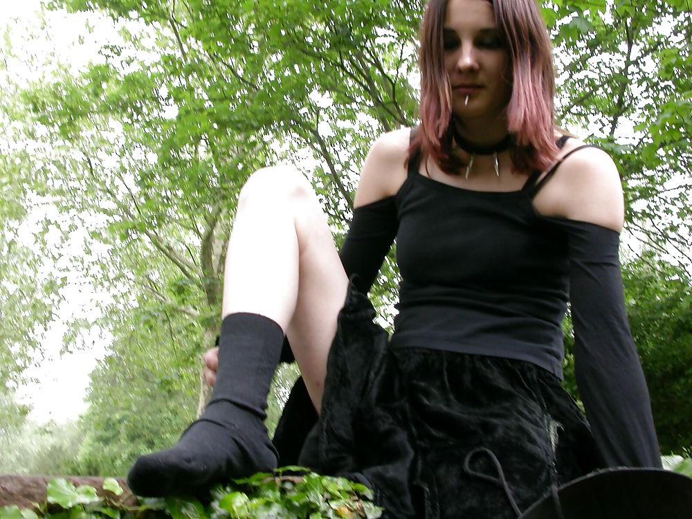 25P Gothic Foot Queen - Ylva