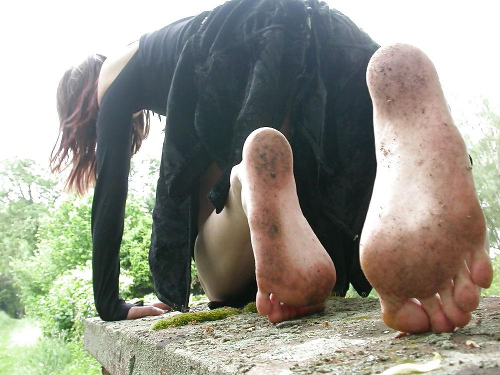 25P Gothic Foot Queen - Ylva