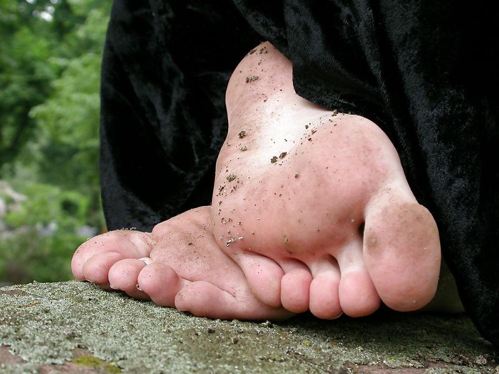 25P Gothic Foot Queen - Ylva